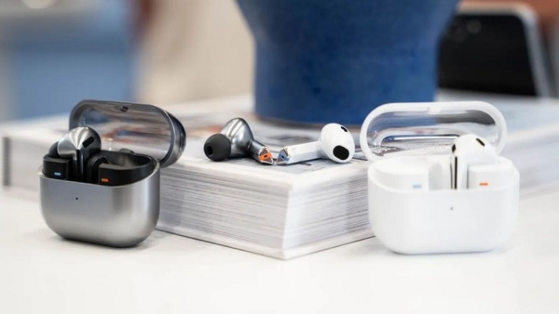 Hình ảnh cho danh mục Tận dụng tính năng Seamless Earbud Connection để chuyển đổi thiết bị mượt mà cùng Galaxy Buds